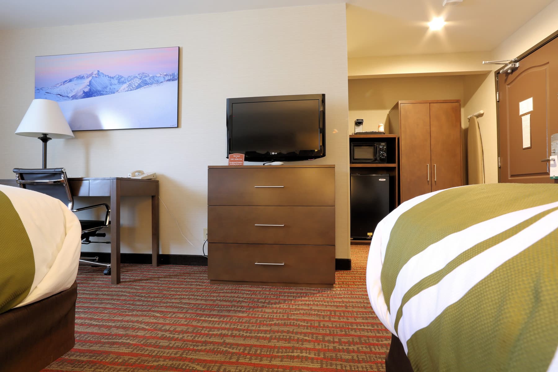 queen & full main level photo 15