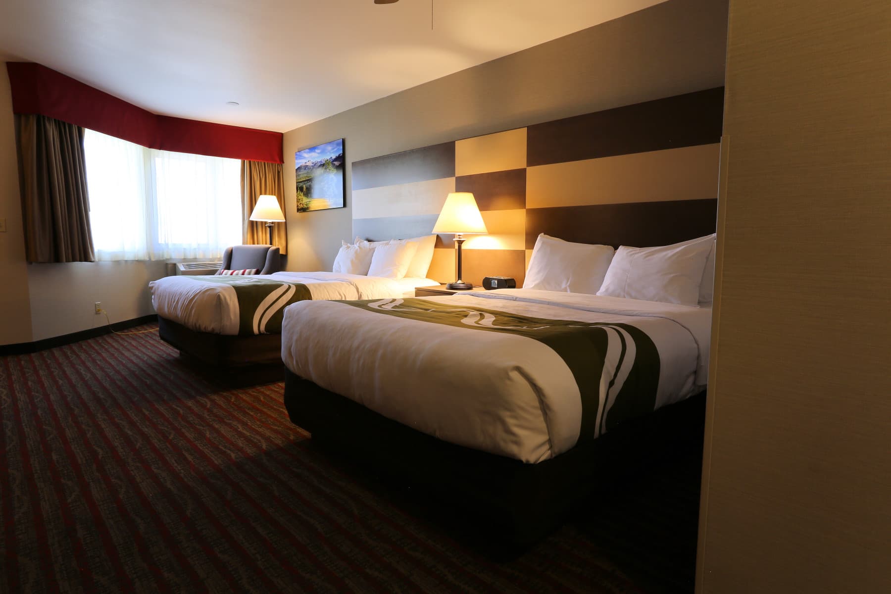 2 queen beds with patio to pool photo 18