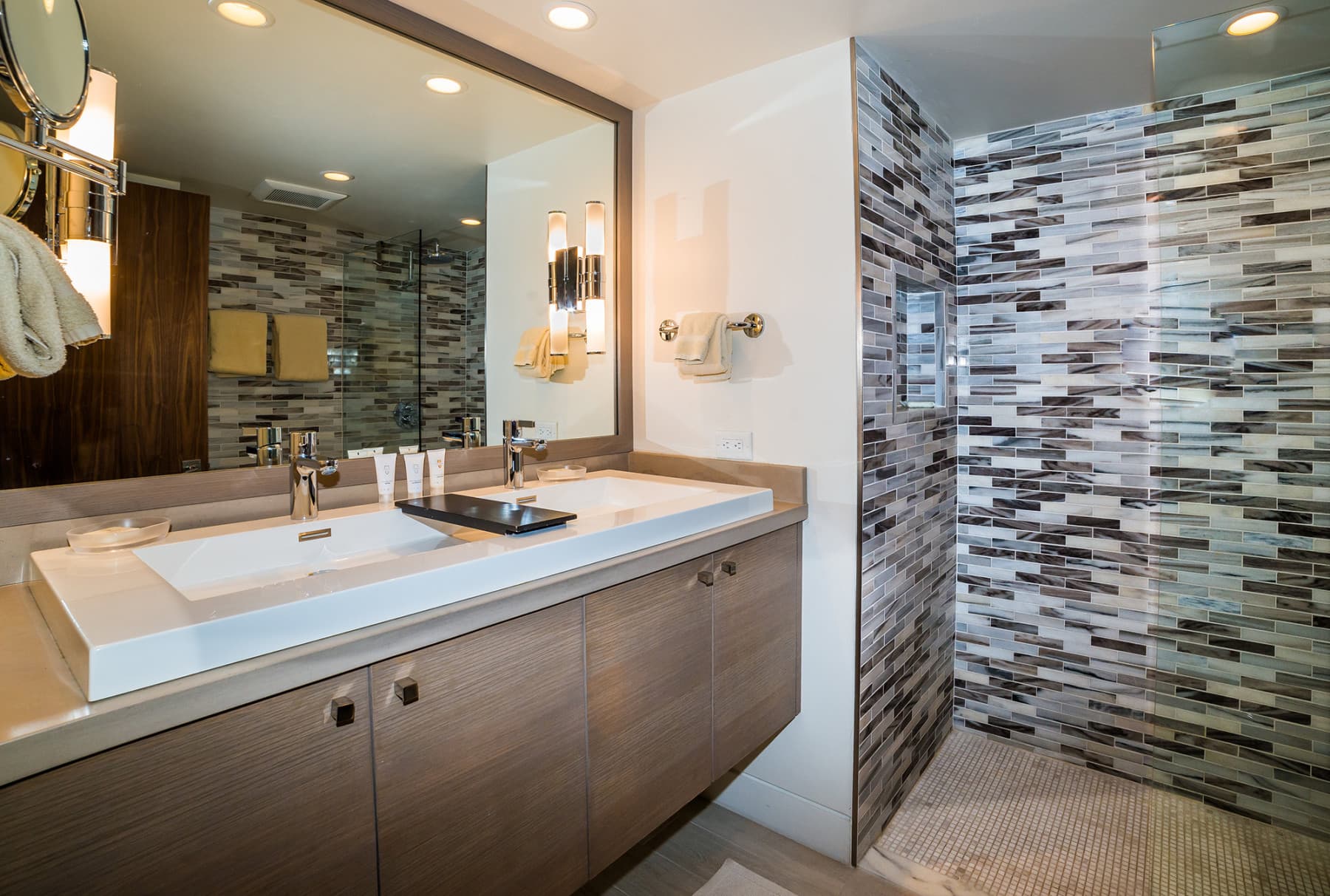 lift one condominiums photo 9