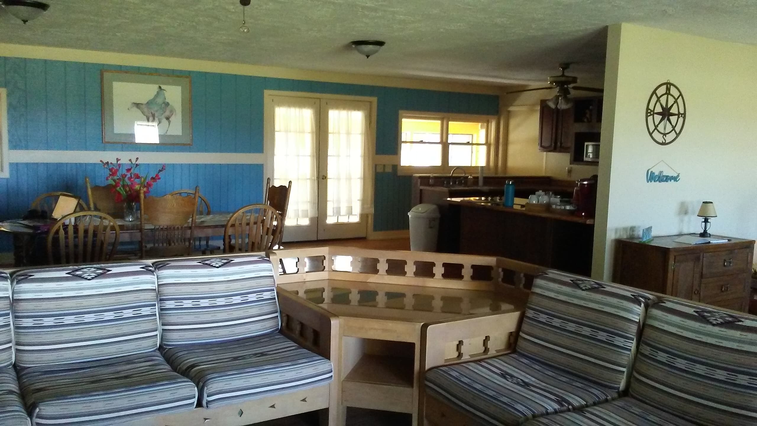 relax in the common room at mountain view lodge photo