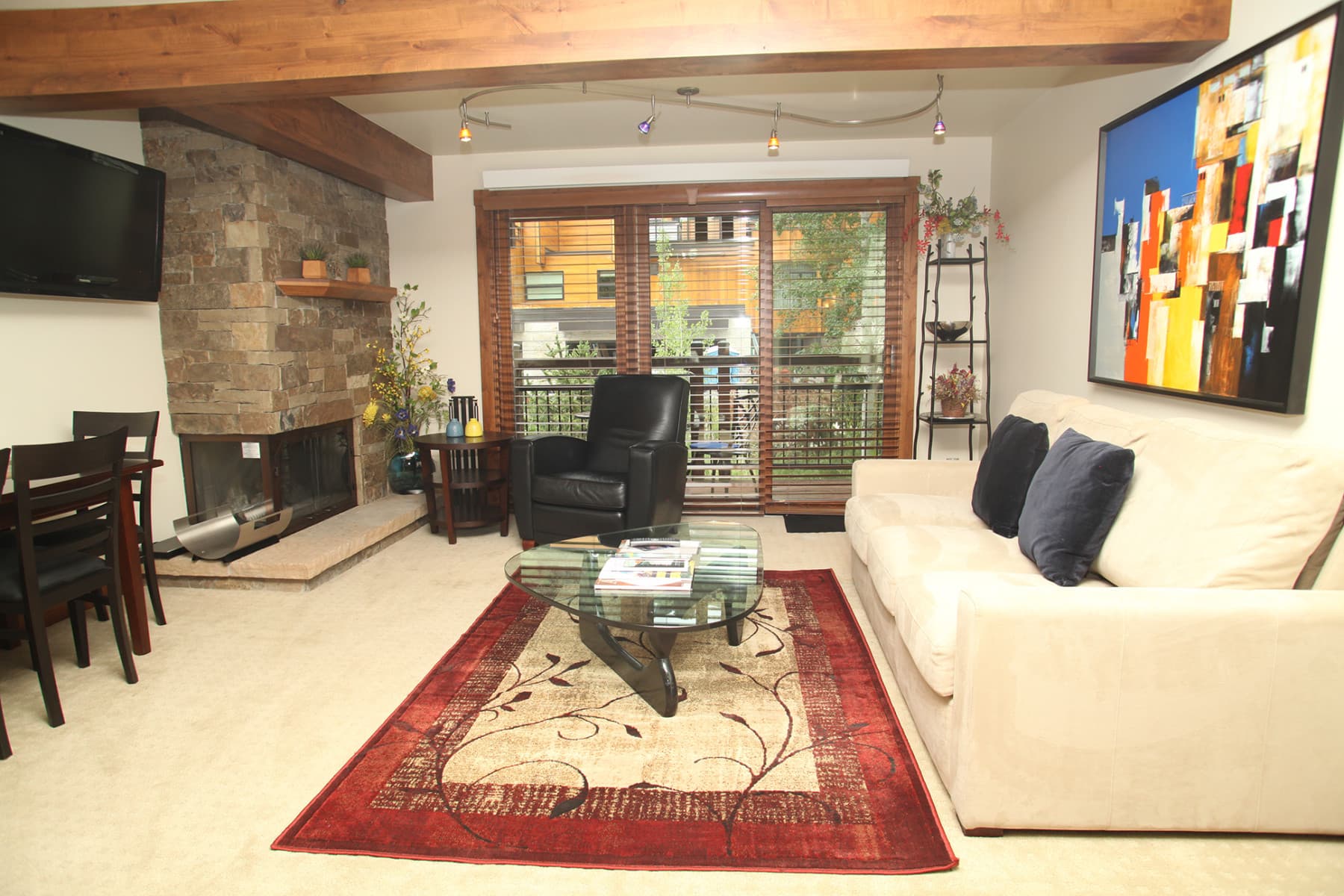 lift one condominiums photo 3