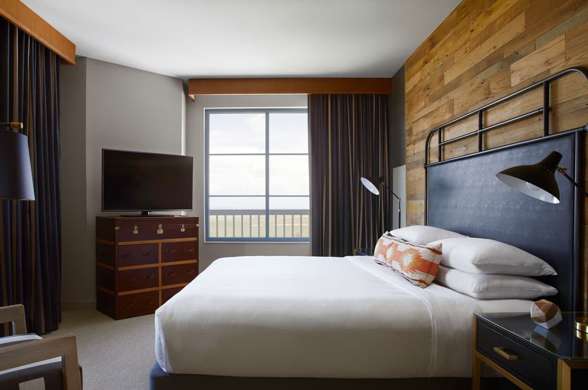 Gaylord Rockies Resort & Convention Center's Presidential Suite bedroom