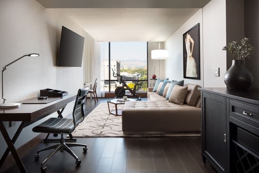 Jacquard Hotel & Rooftop 