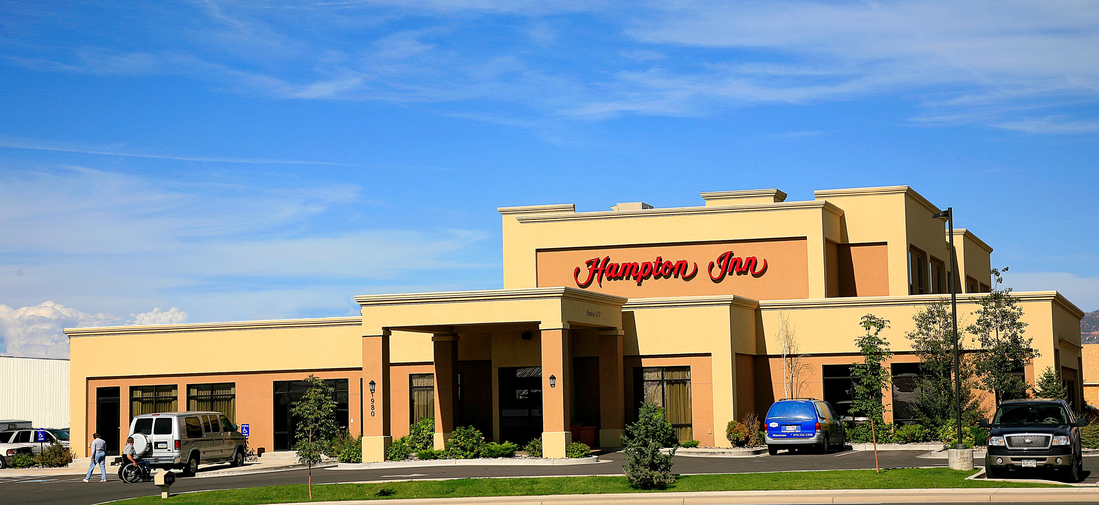 hampton inn montrose - hotel exterior photo