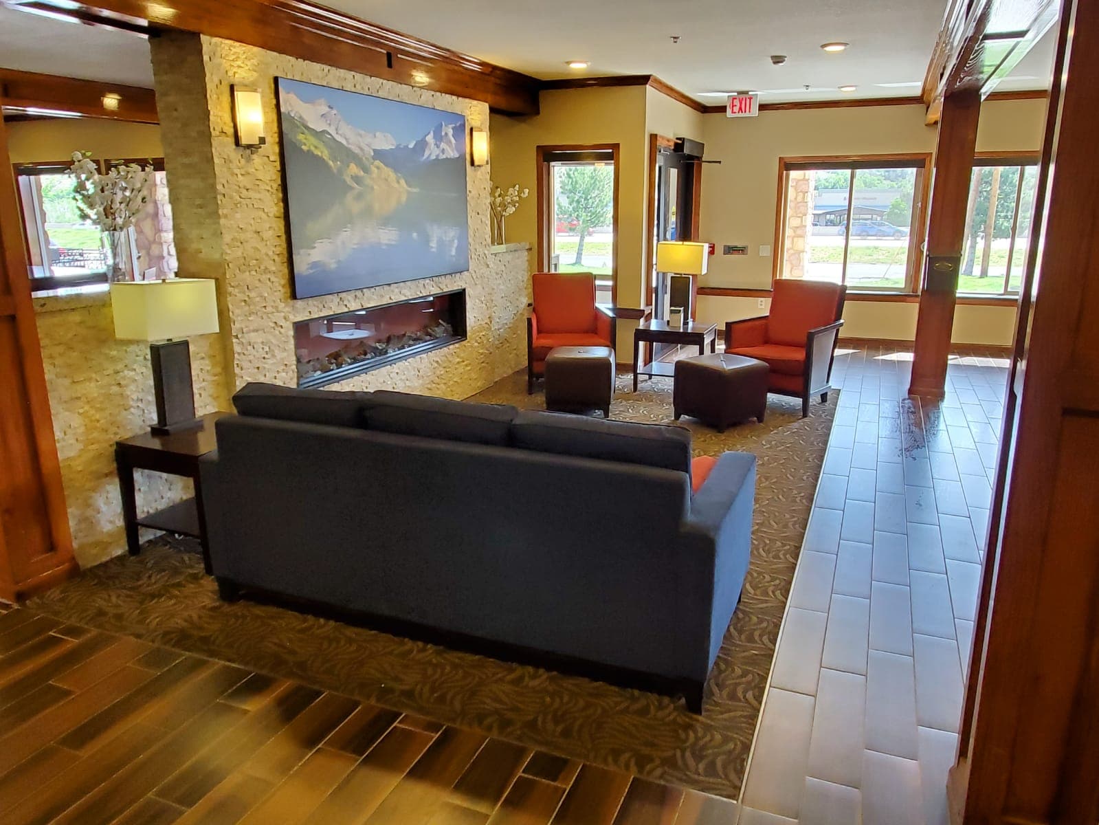 lobby seating photo 15