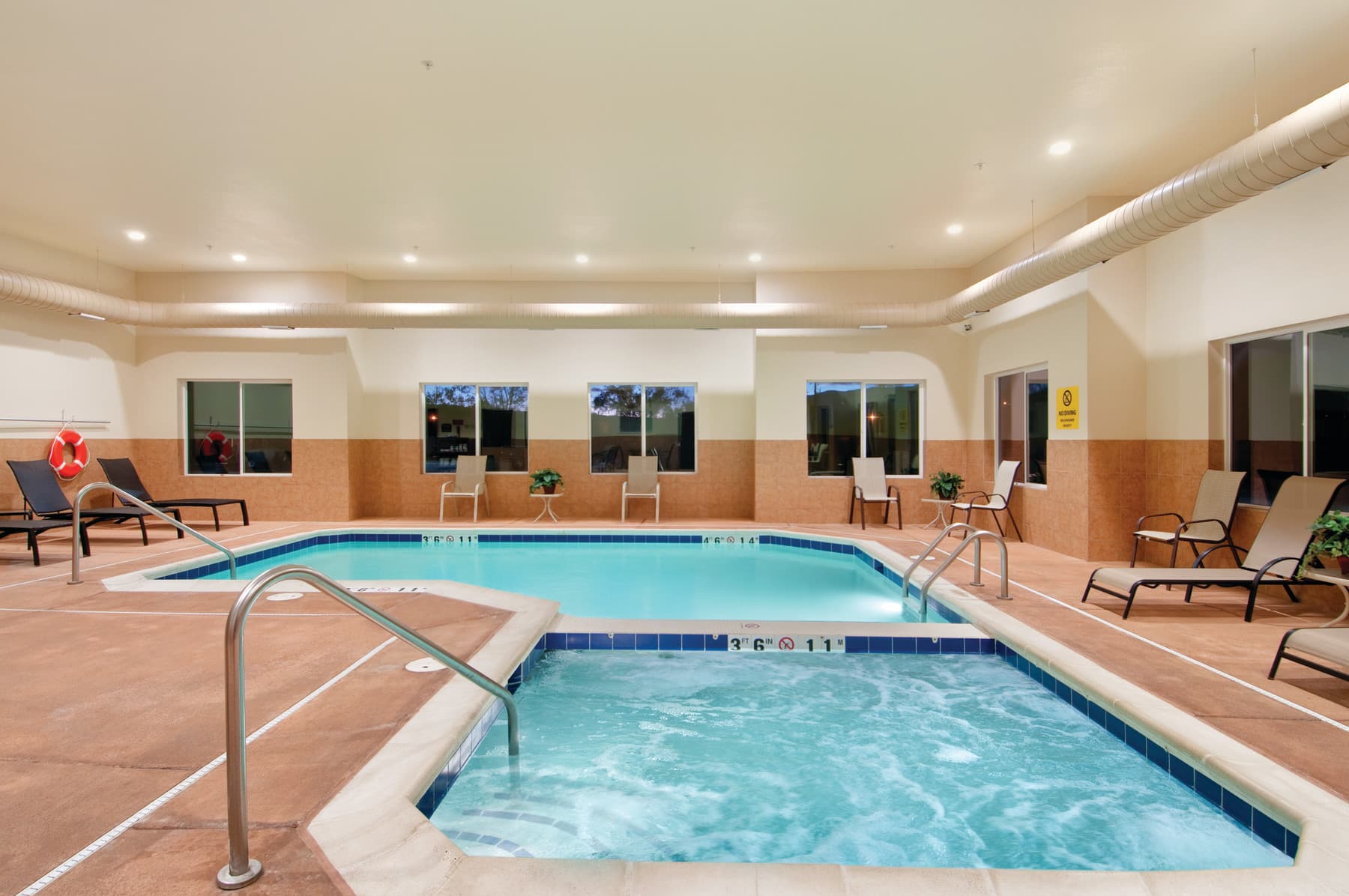 inviting pool and hot tub photo 4