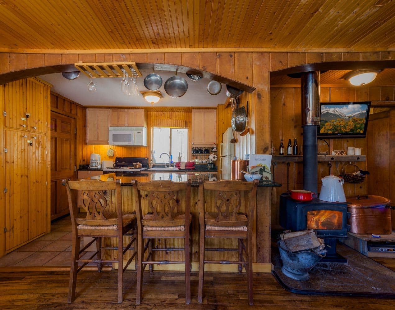 tashi bar & wood stove photo 8