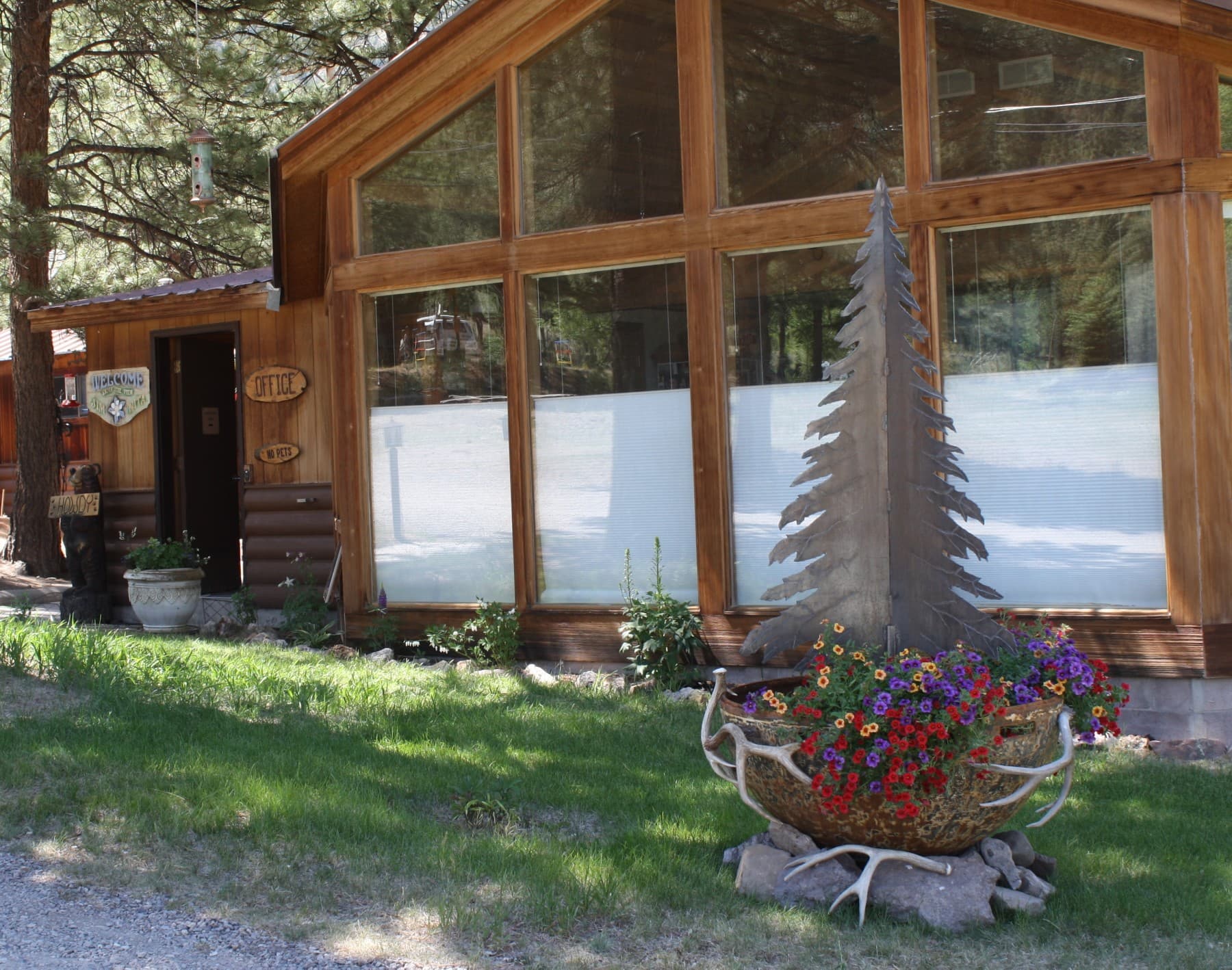 welcome tree at pleasant view office photo