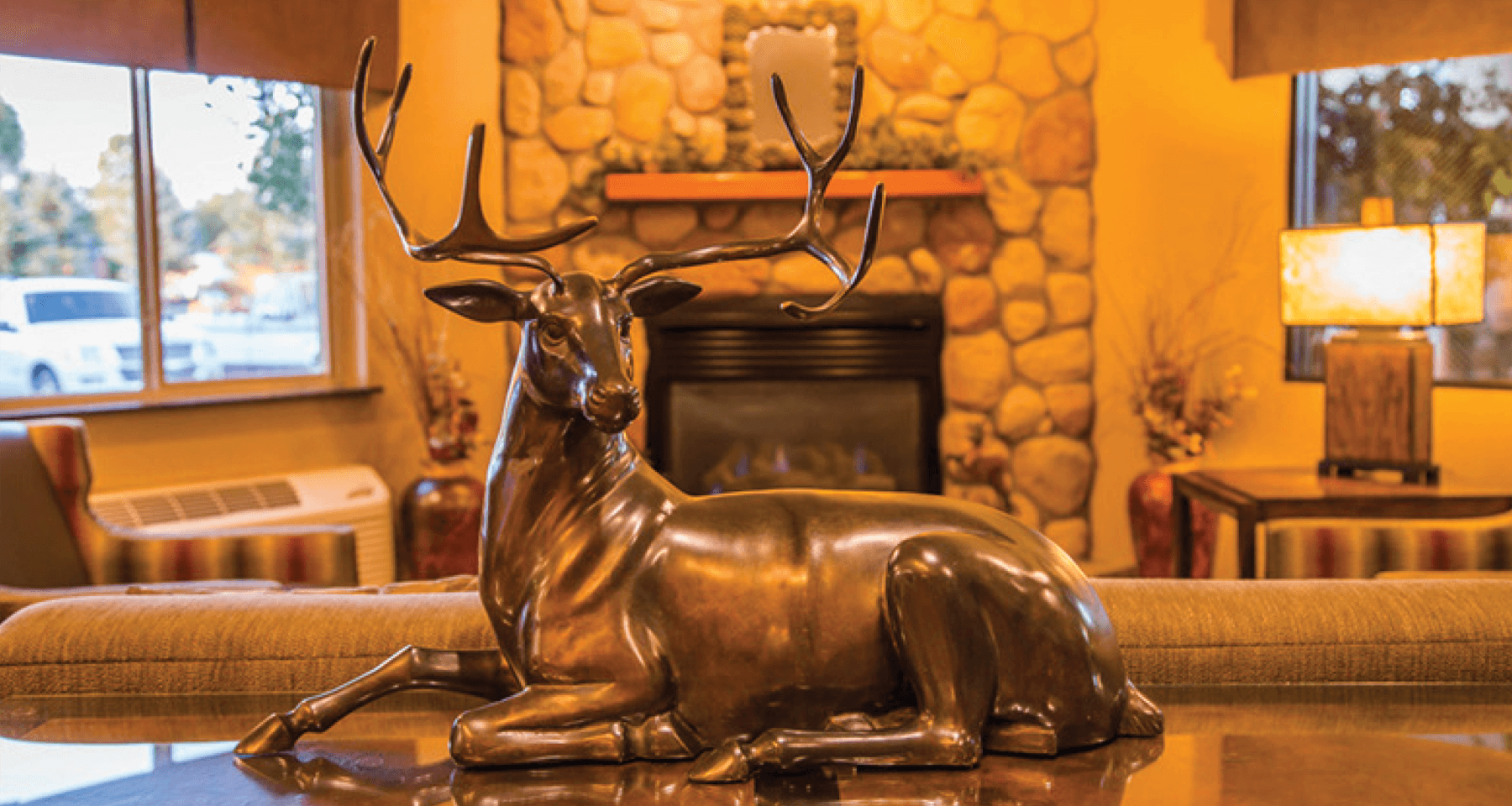 welcoming and comfortable lobby photo 3