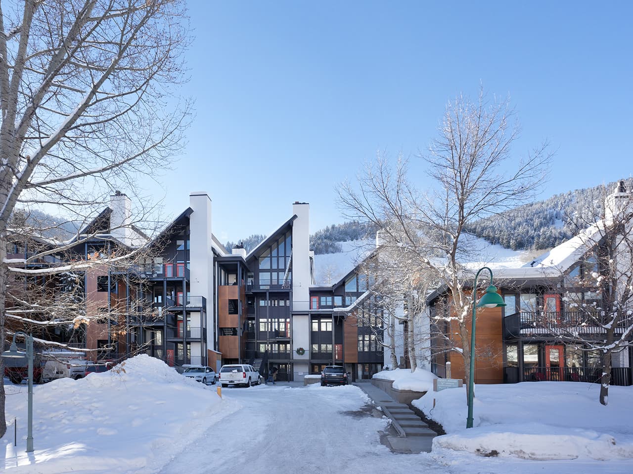 fifth avenue condominiums offer ski-in access from aspen mountain. photo 2