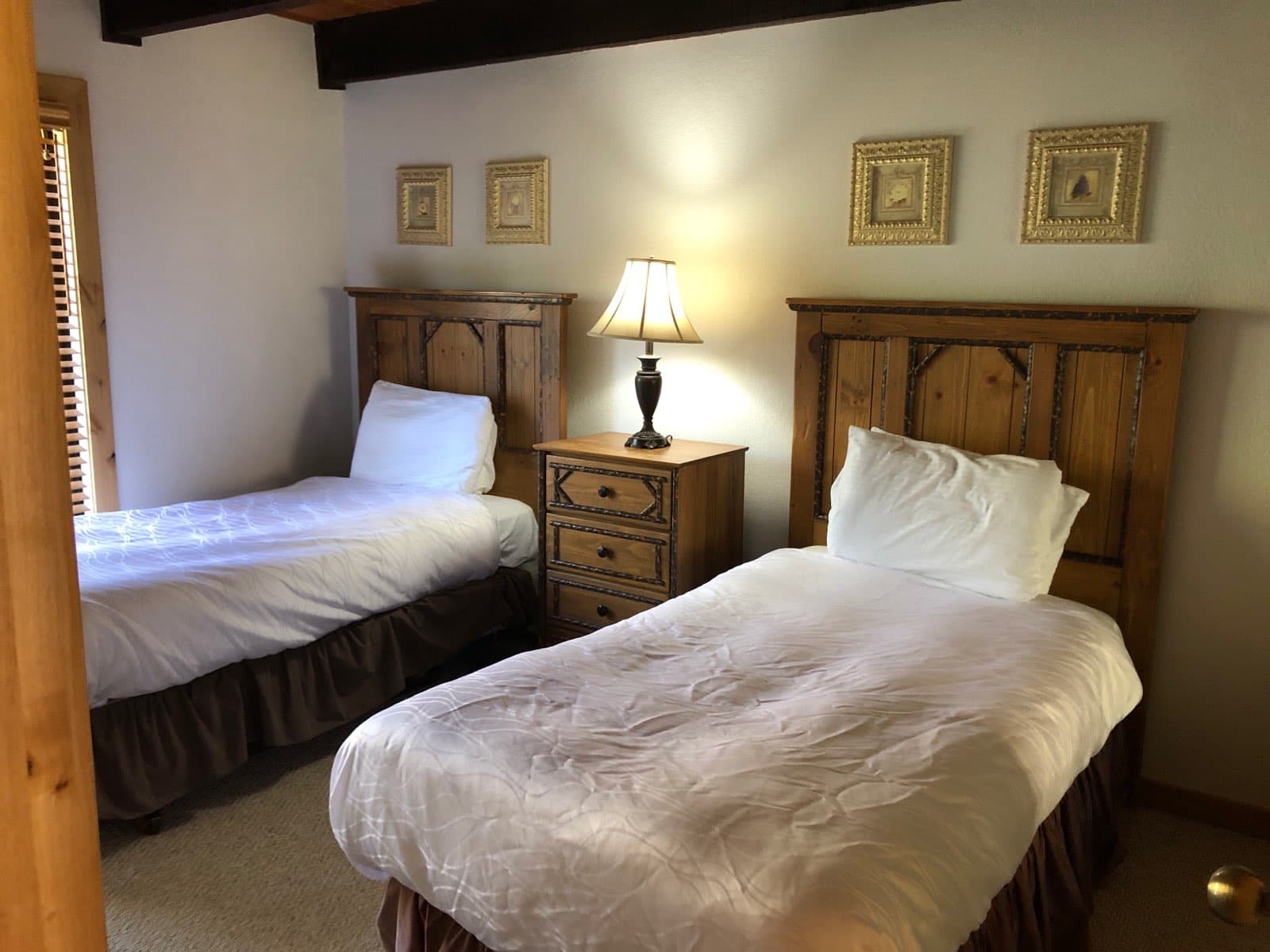 twin bedroom photo 11