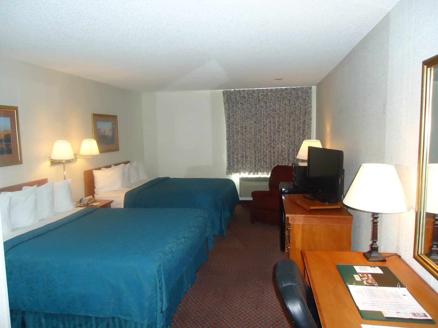 two queens with microfridge and free wireless internet photo 2