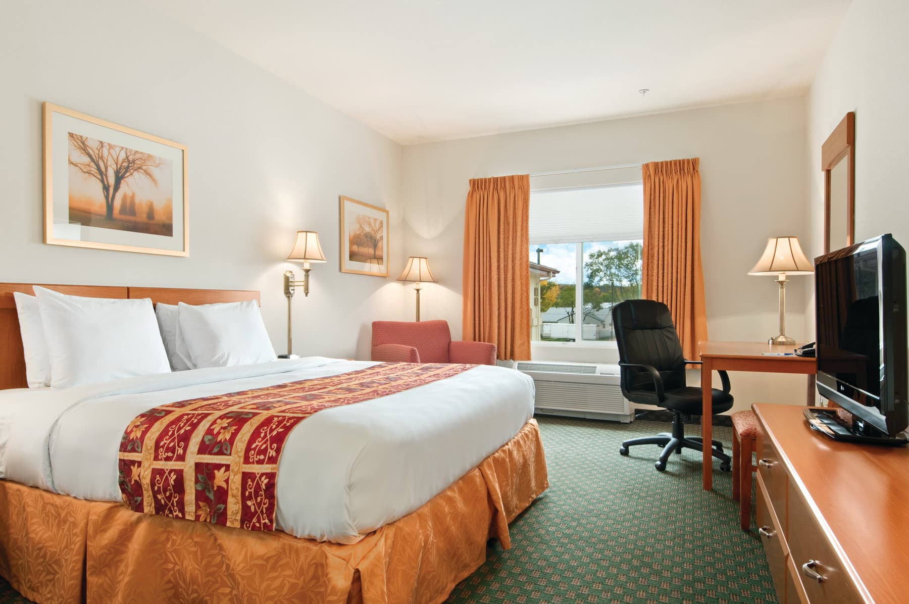 king bed room photo 3