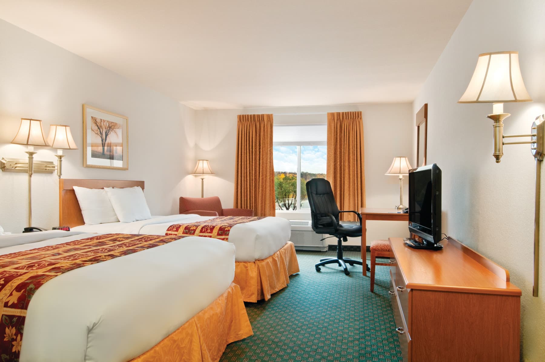 georgeous 2-queen bed room photo 6