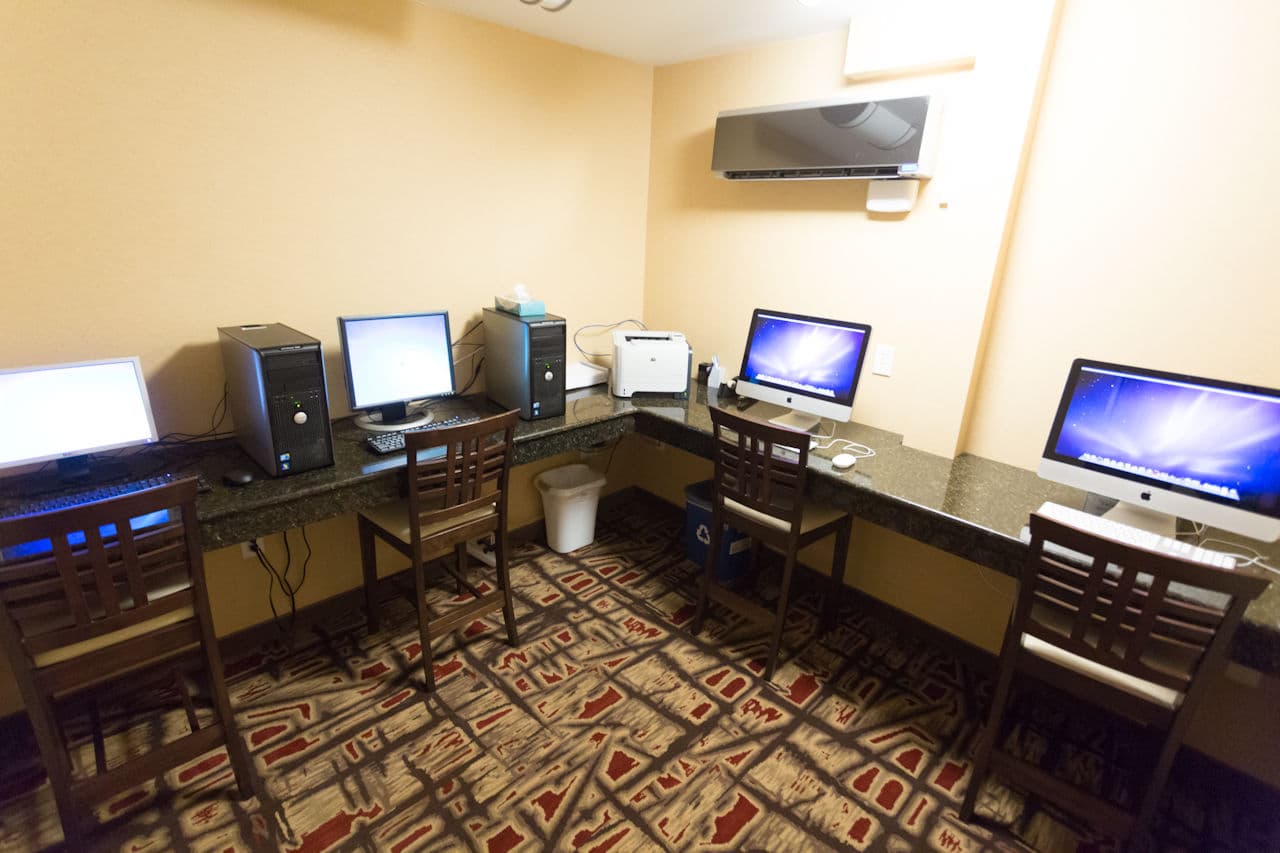 business center photo 5