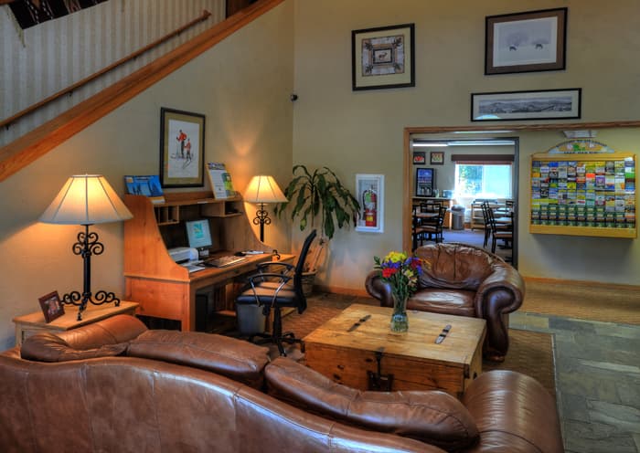 lobby with free business center photo 4