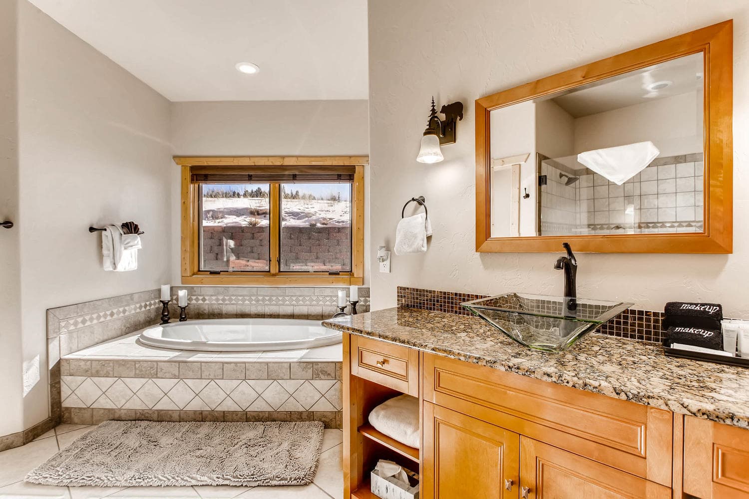 bear den bathroom photo 11