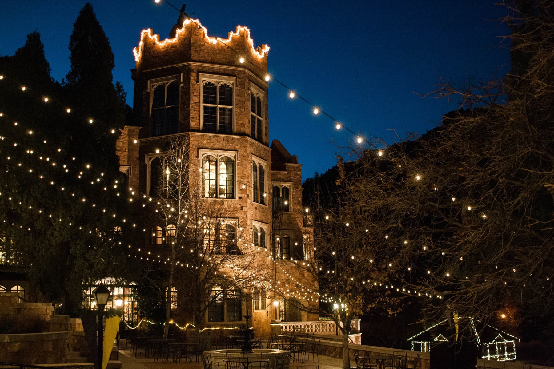 glen eyrie castle at christmas photo 2