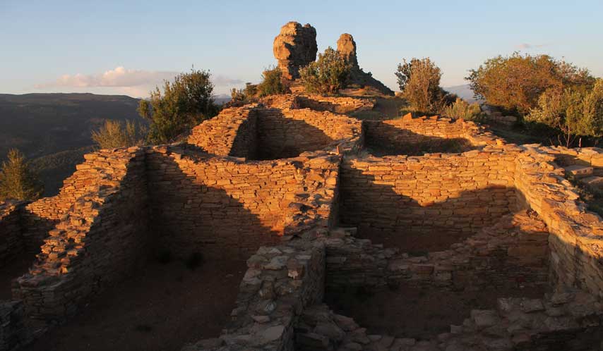 The sun hitting Chimney Rock National Monument