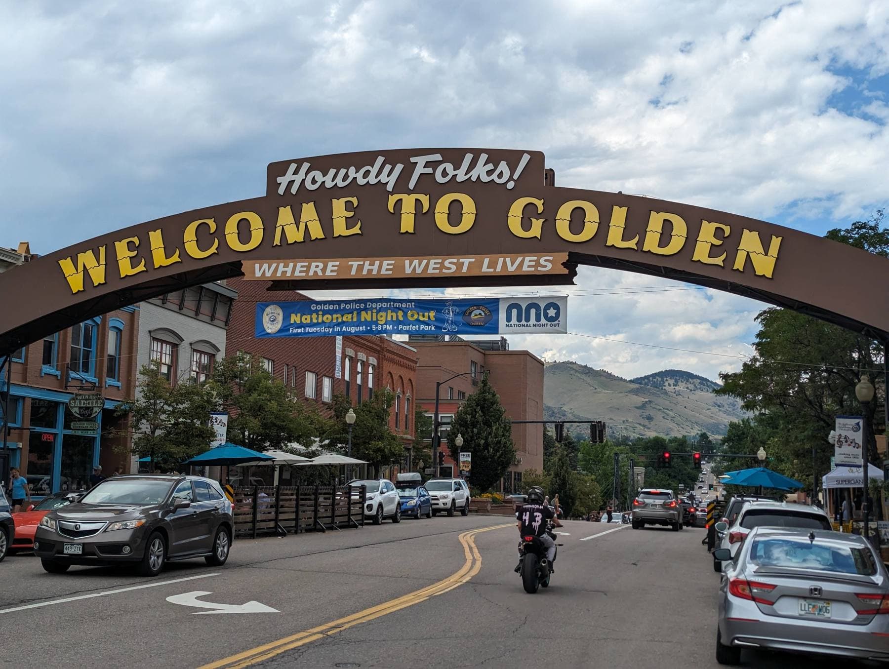 scavenger hunt walking tours - golden photo
