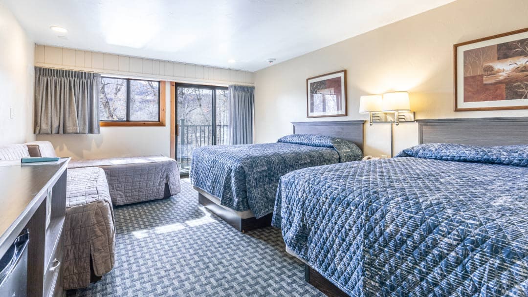 two queen two twin room at rabbit ears motel photo 7