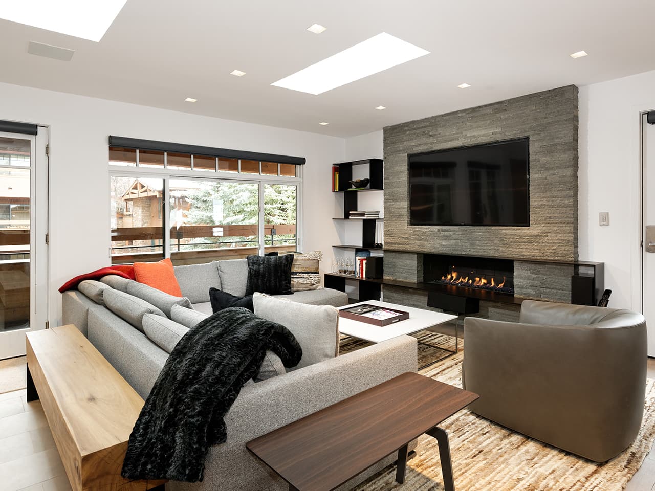 our selection of aspen vacation rentals includes many luxury condominiums. photo 5