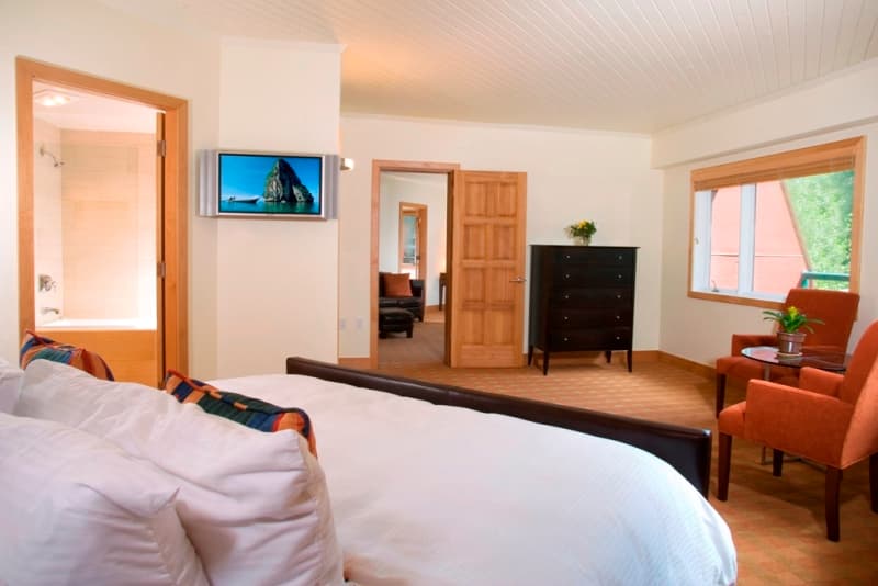 deluxe suite photo