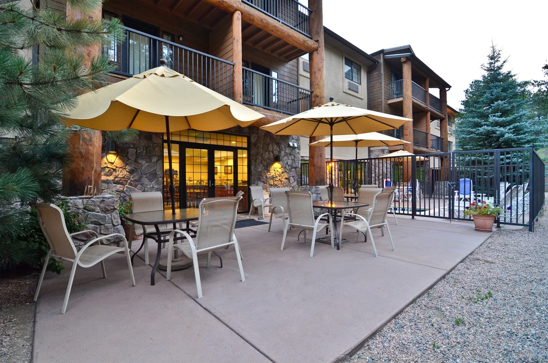 outdoor seating photo 4