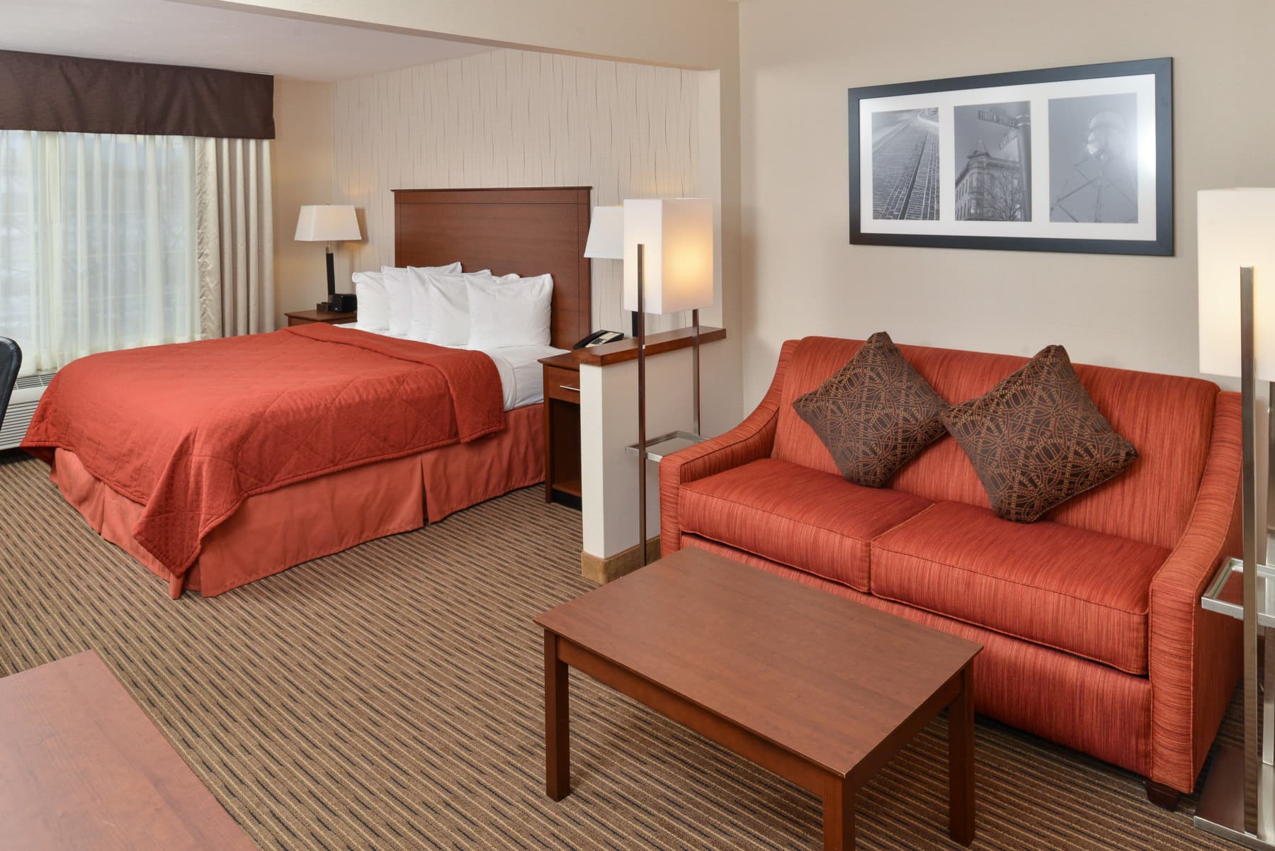 king suite & sitting area photo 4