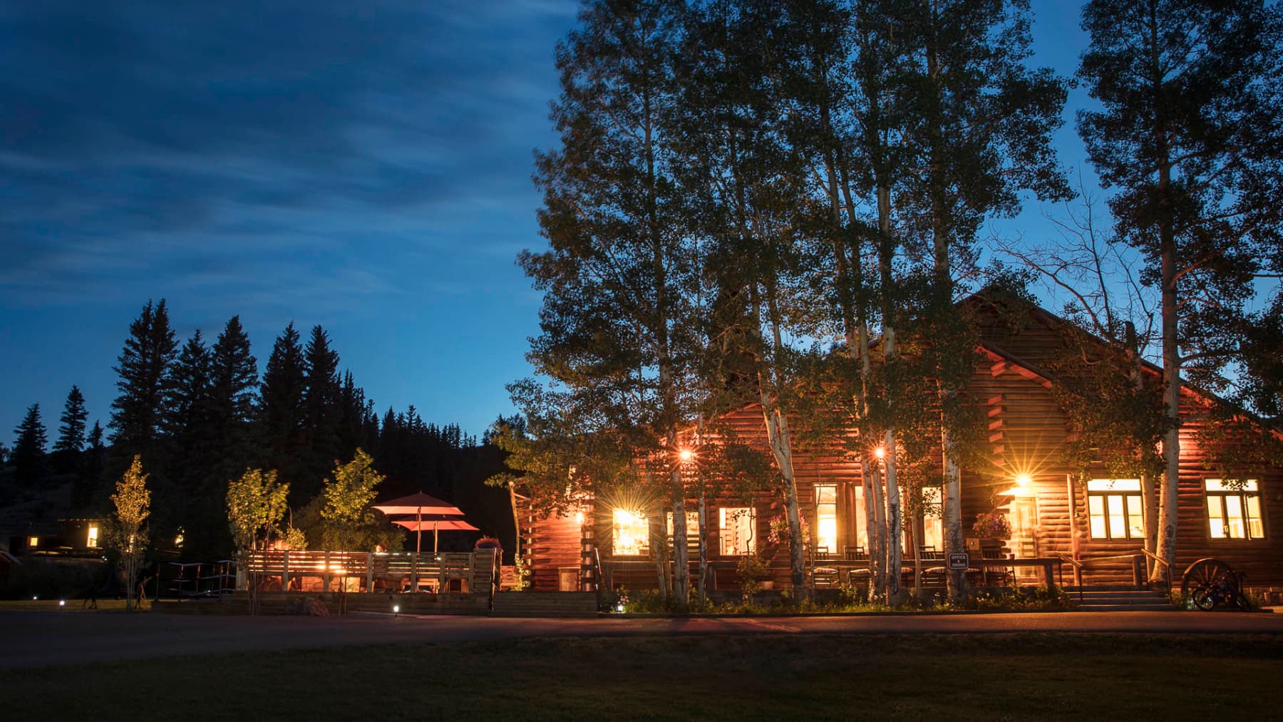 4ur lodge at night photo 8