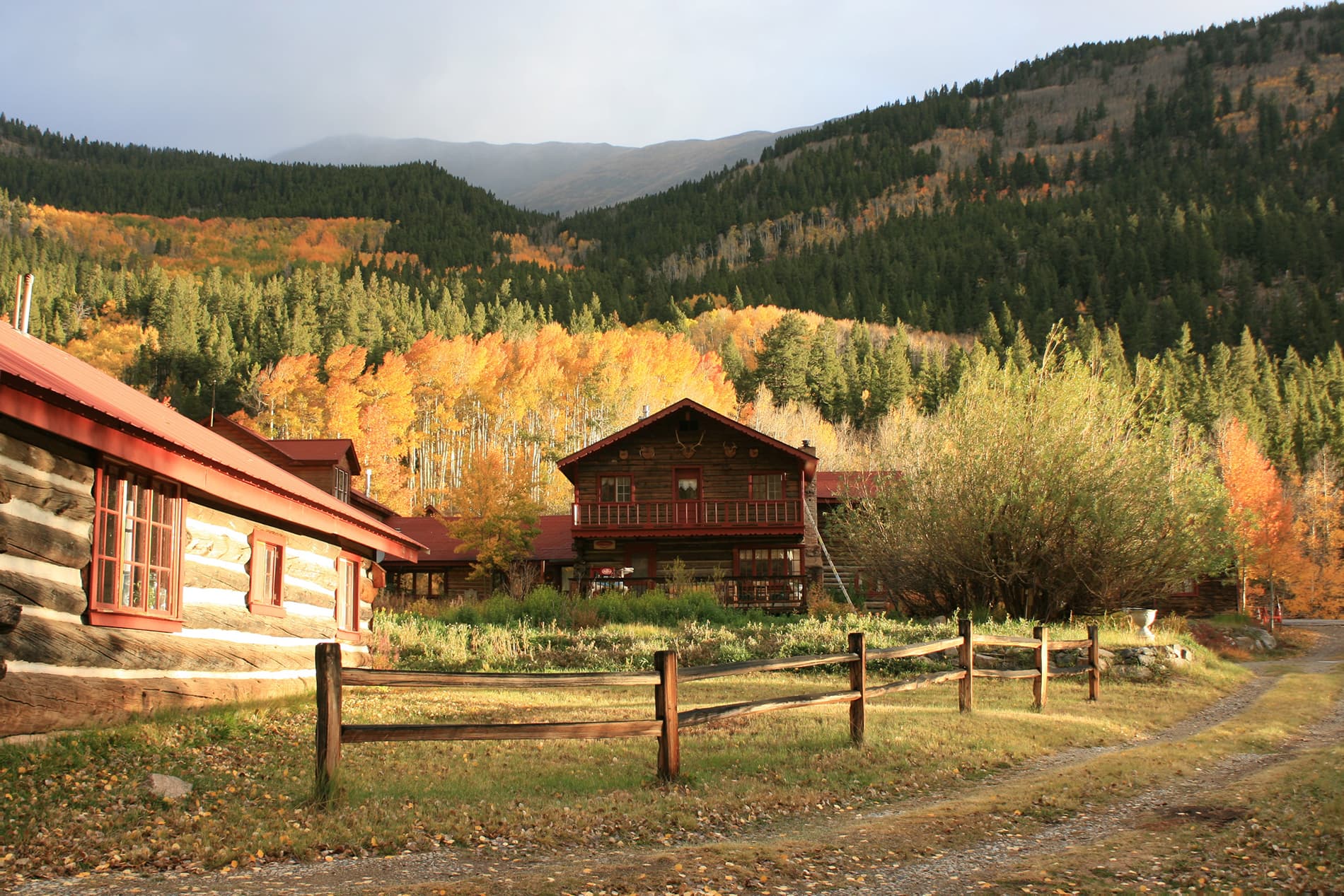 9 cabins: 1-4 bedrooms, 4 bed & breakfast rooms, on 5 acres with outdoor hot tub on site photo
