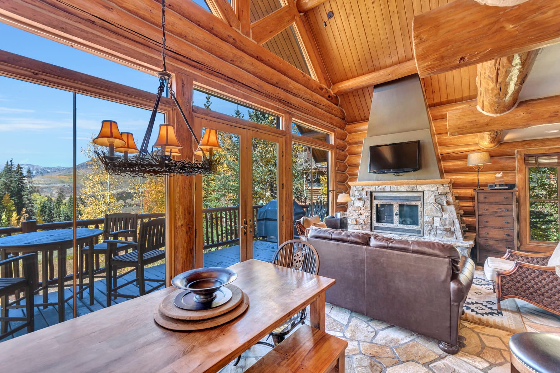 cabin living space photo 17