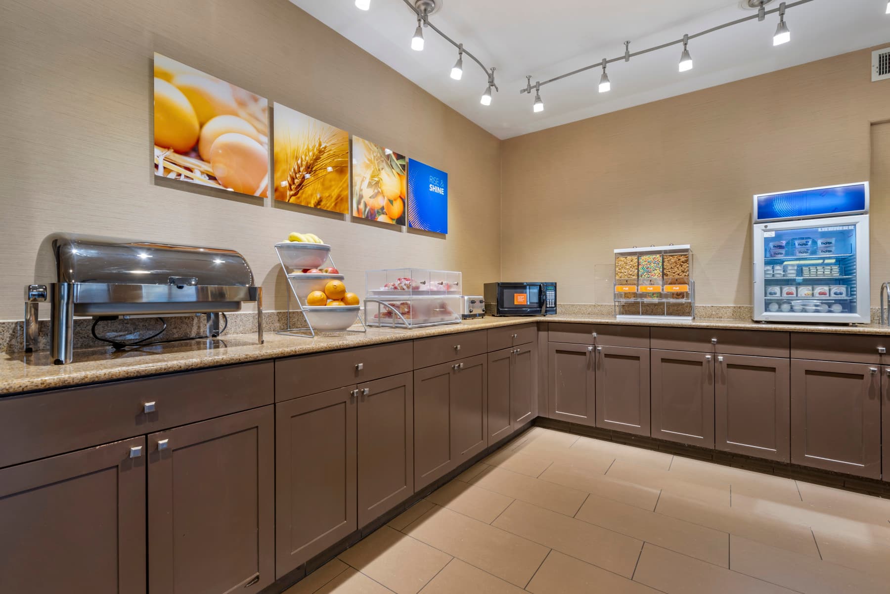 complimentary breakfast photo 6