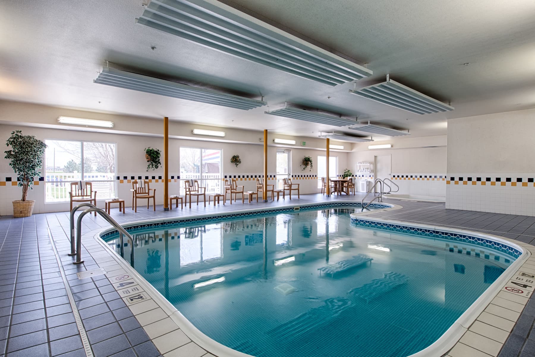 comfort inn pool room photo 6