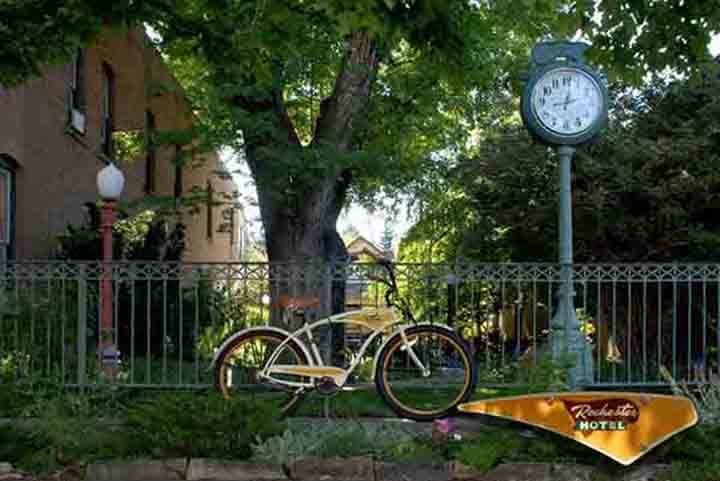 rochester hotel courtyard photo