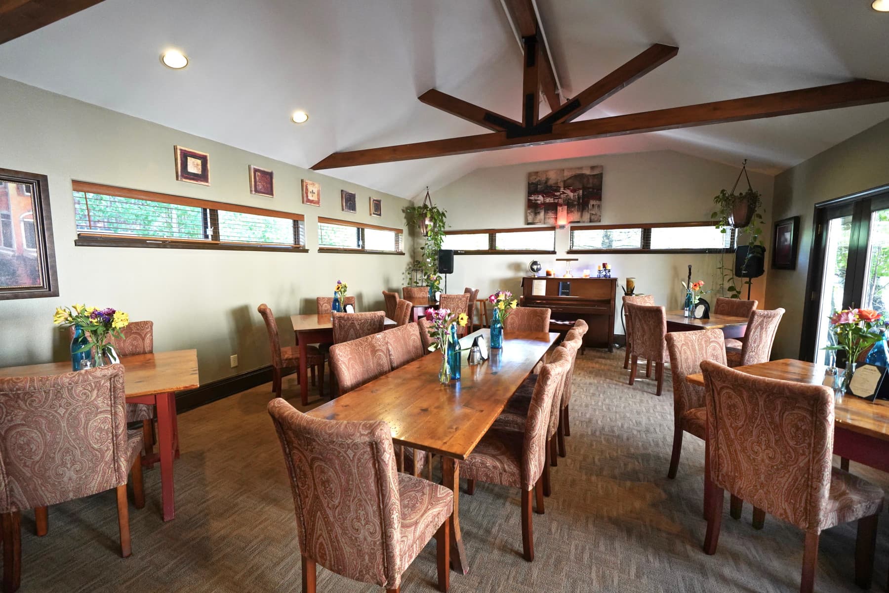 dining room photo 15