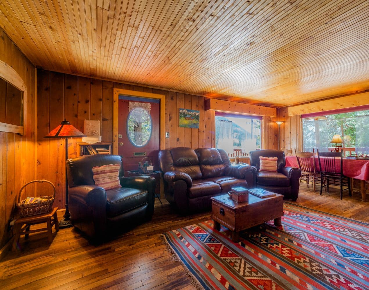 tashi's living room photo 9