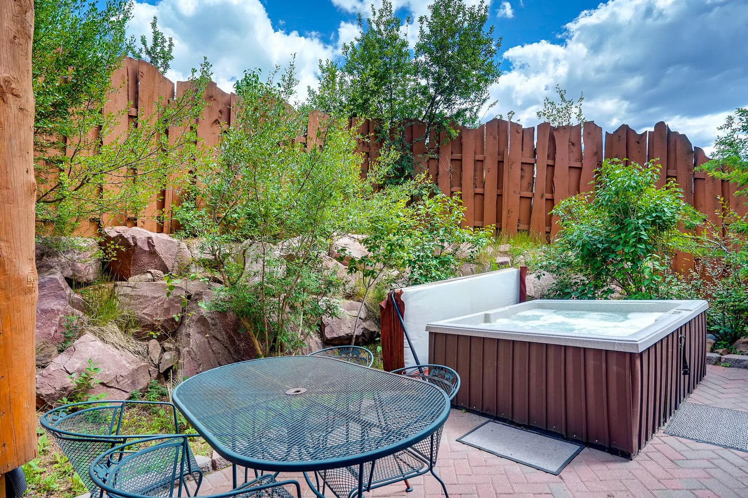 elk ridge patio and hot tub photo 10