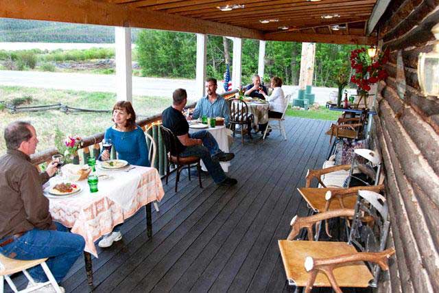 Twin Lakes Roadhouse Lodge and Cabins