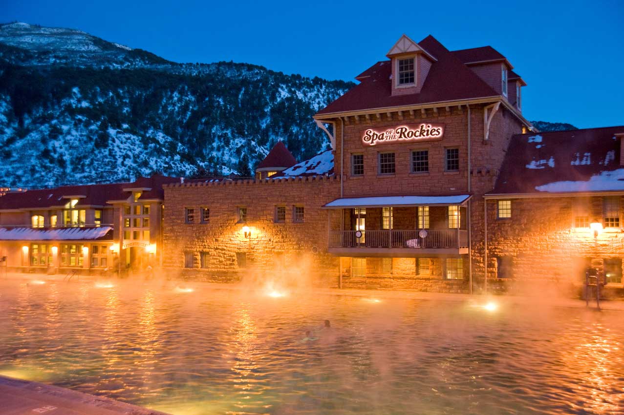 How Glenwood Hot Springs Will Heal Your Body Soul Colorado Glenwood Hot Springs At Twilight