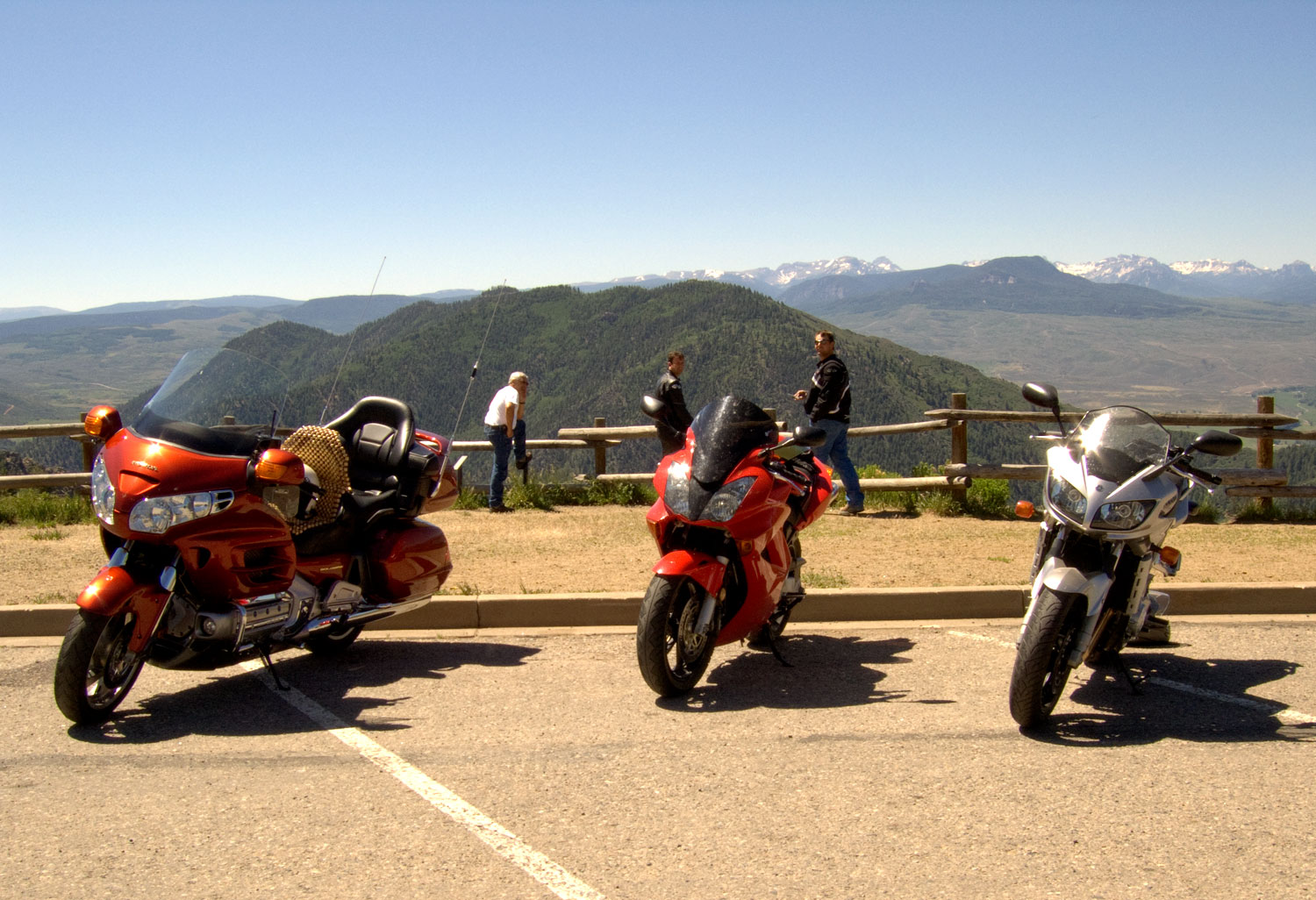 Cruise Worthy Curves Colorado Motorcycle Touring Com Colorado Motorcyclers Take A Break In Southwest S San Juan Mountains
