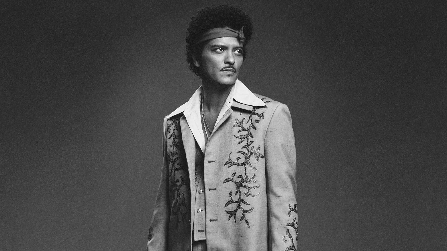 bruno mars - the romantic tour photo