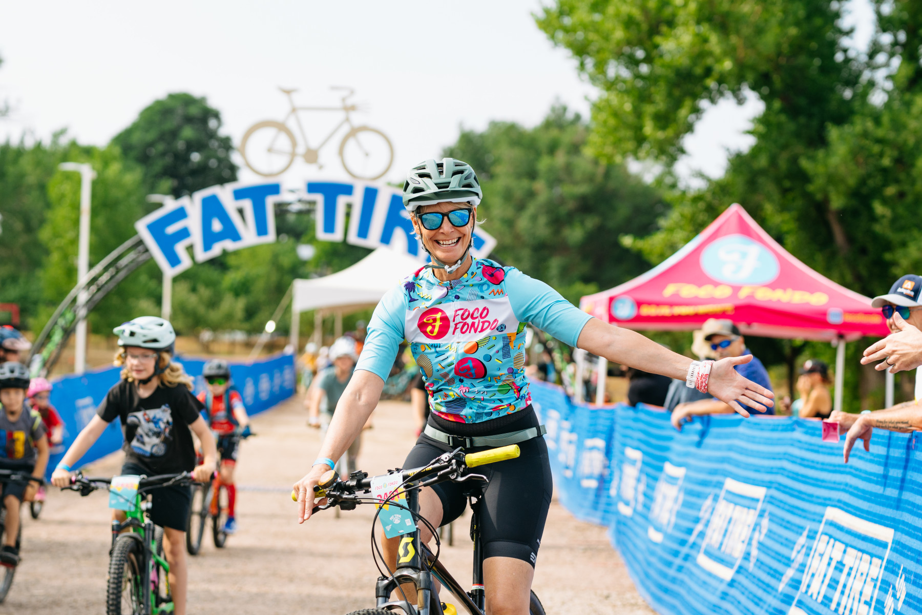 foco fondo p/b fat tire photo