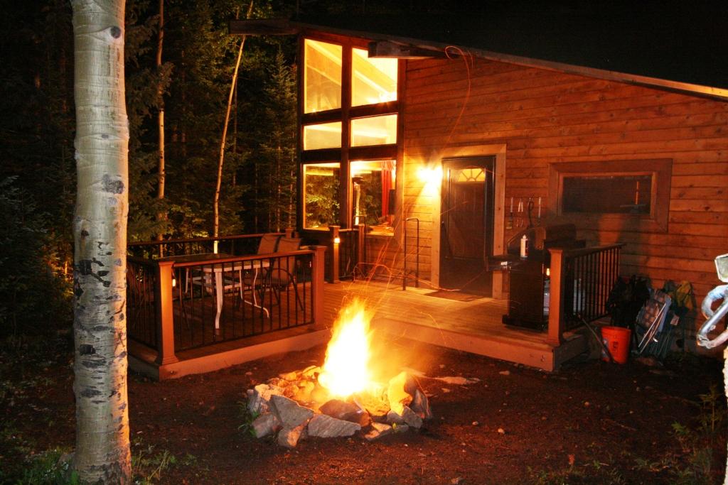 black hawk log cabin getaway photo