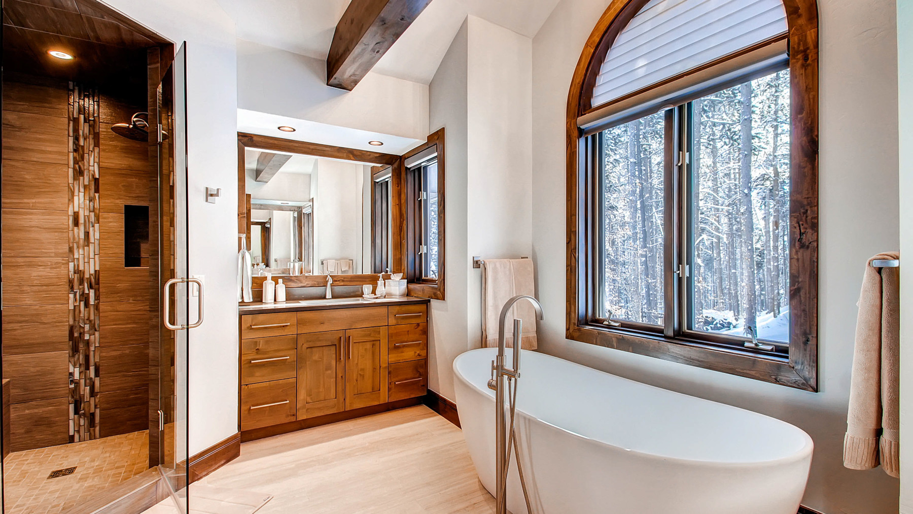 private bathrooms with most bedrooms photo 7