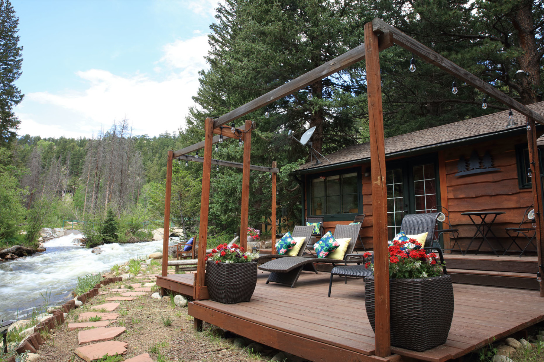 river bend mountain retreat photo