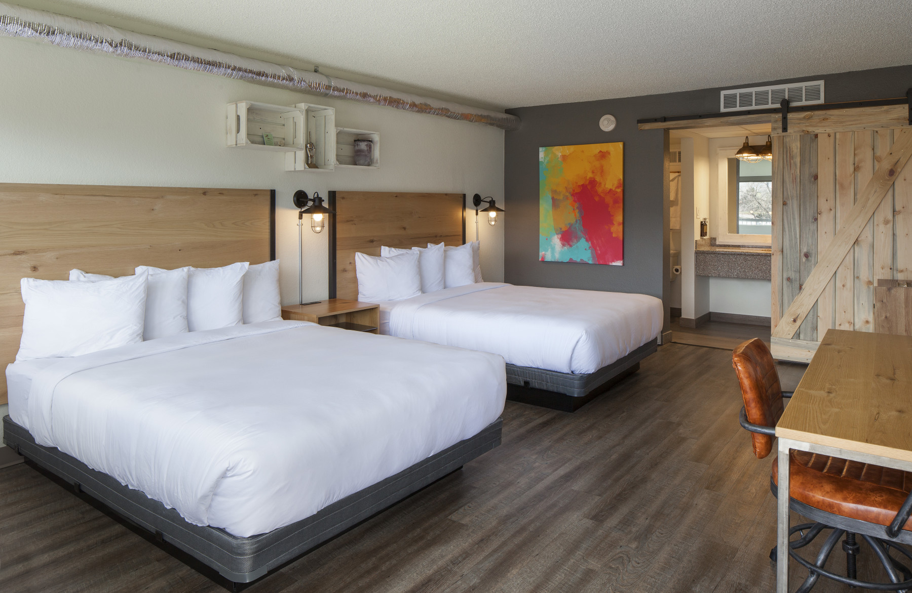 fresh and modern guest rooms photo 2