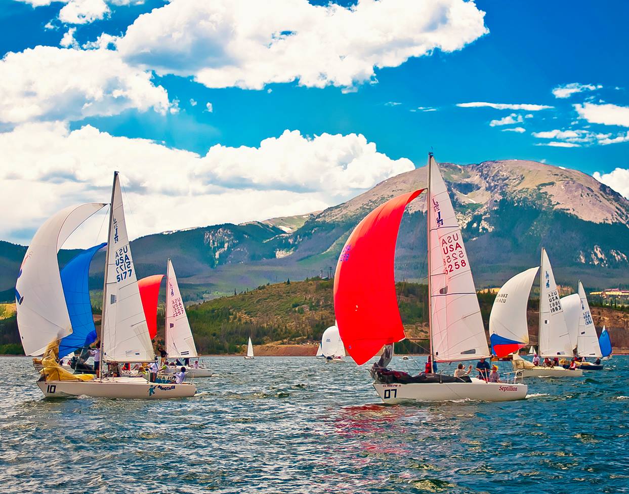 sailing on lake dillon photo