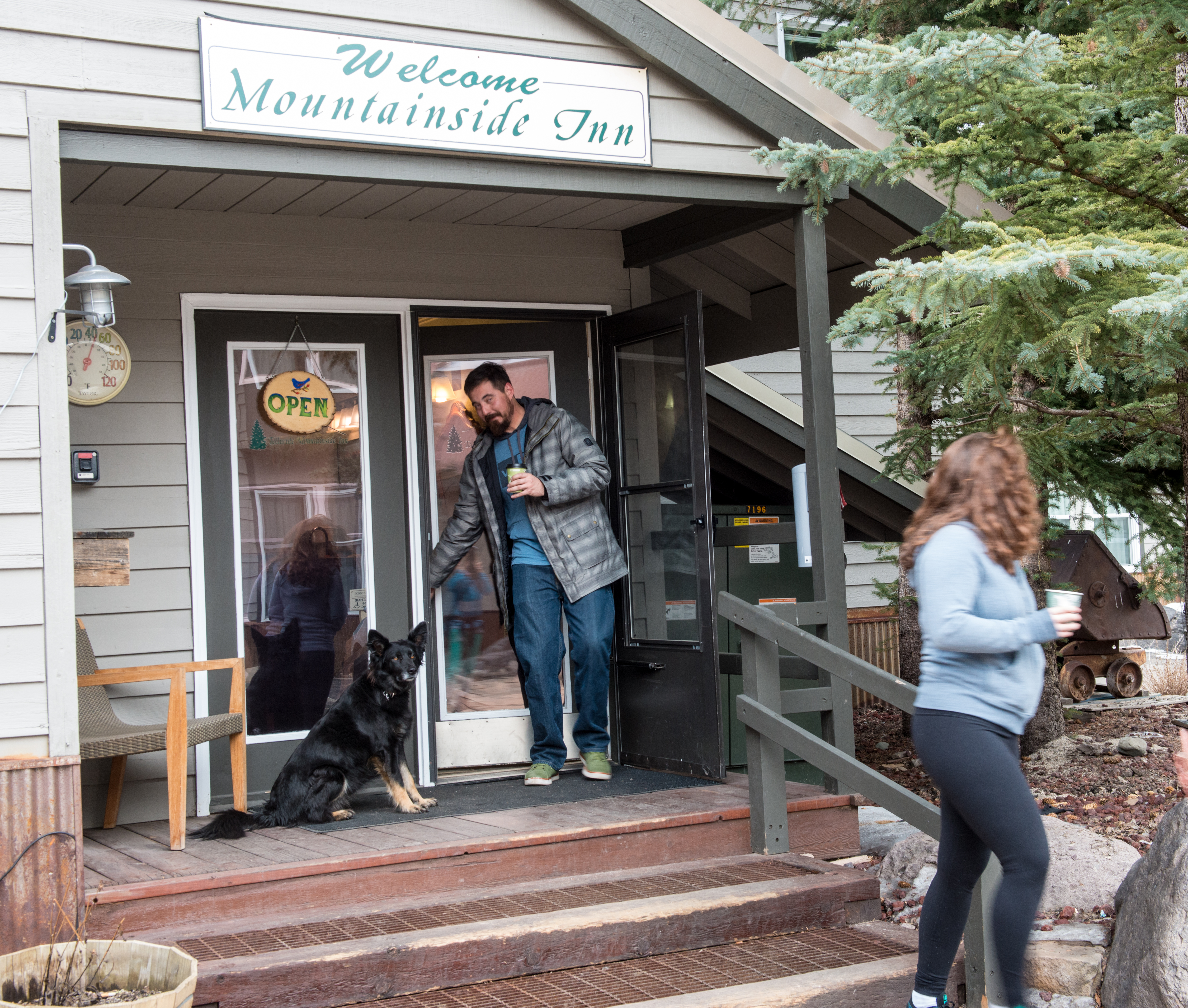 entrance to the mountainside inn photo