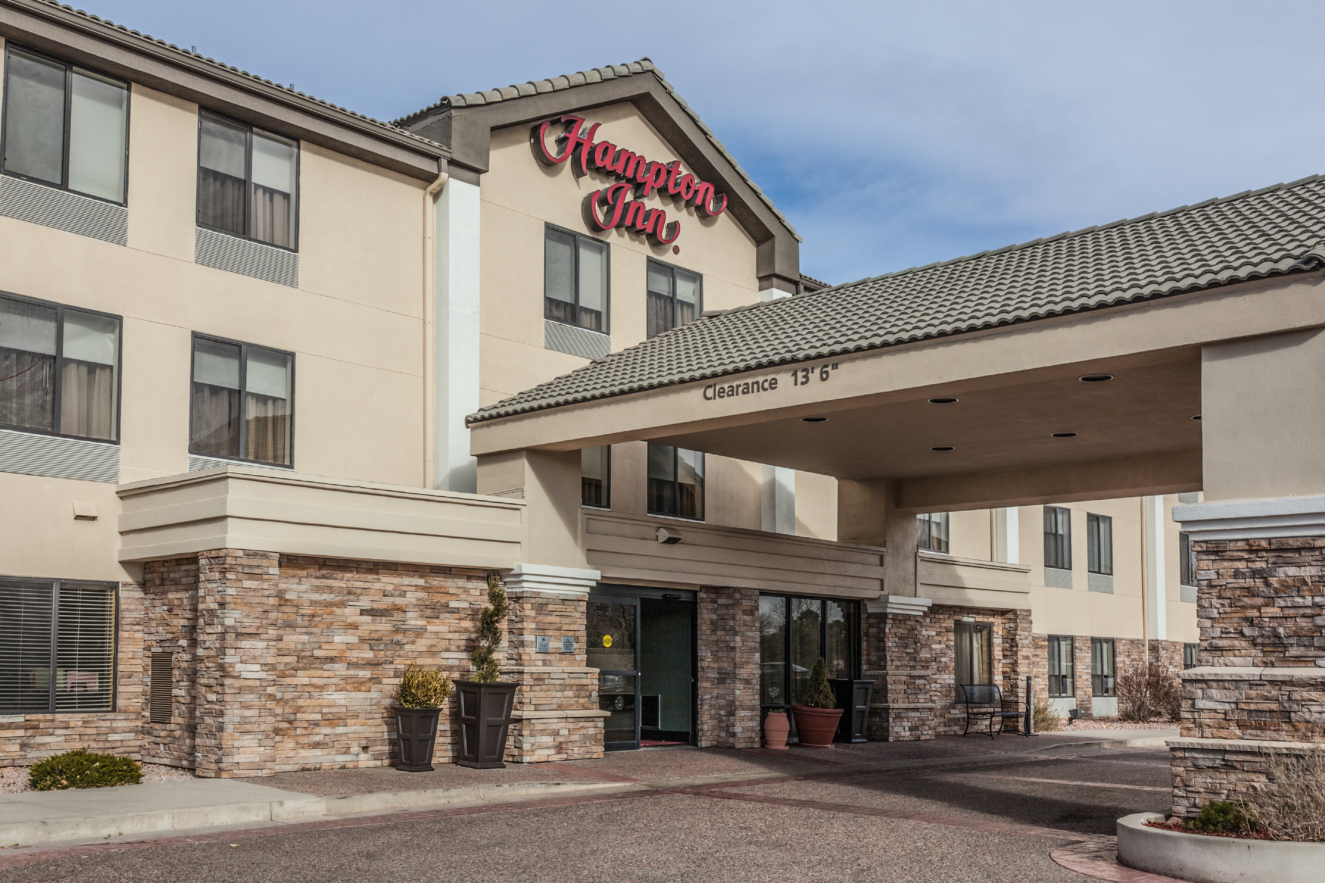 hampton inn colorado springs-airport - hotel exterior photo